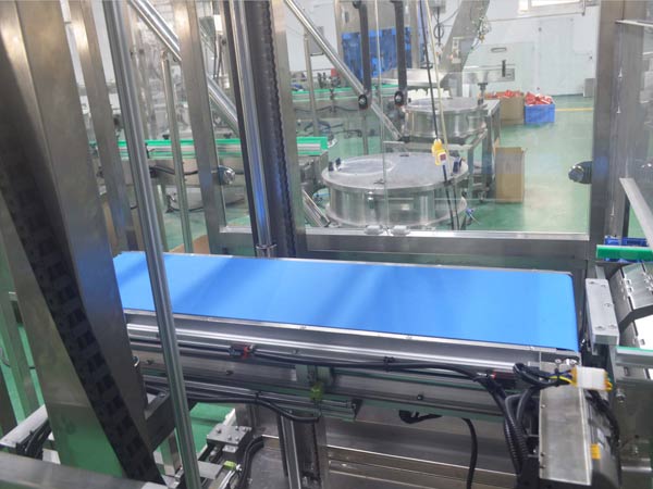 15vip太阳成集团古天乐灌装生产线为博凯汽车用品实现智能化生产